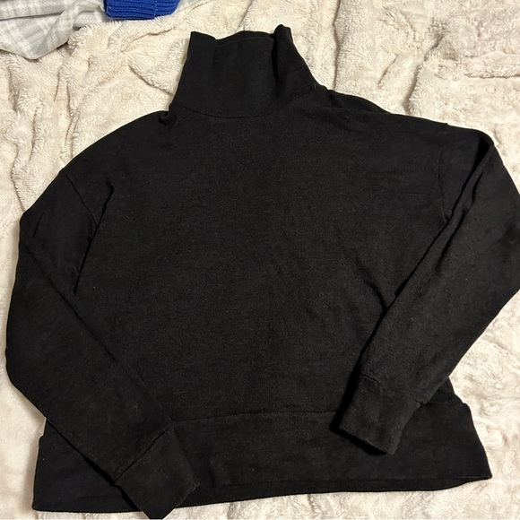 Community (Aritzia) Turtle Neck Sweater 🤩 - Picture 1 of 2